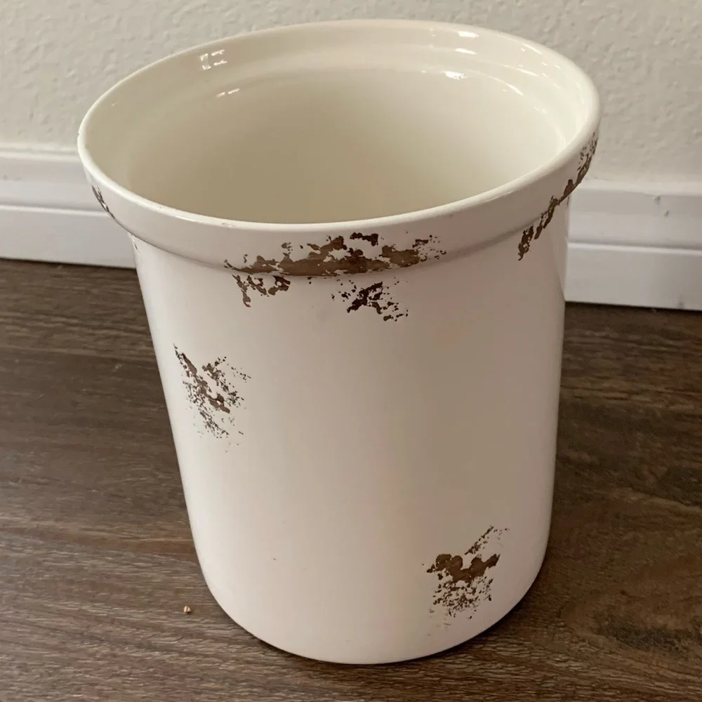 Rustic white ceramic pot form Italy